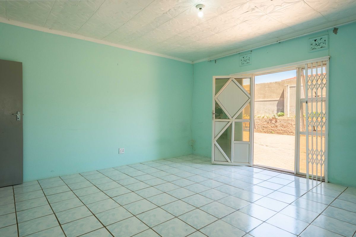 5-Bedroom House for Sale in Umgababa - Photo 4