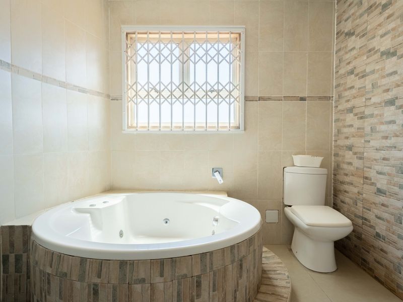 5-Bedroom House for Sale in Umgababa - Photo 7