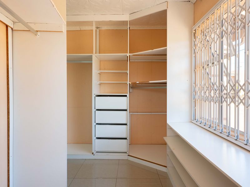 5-Bedroom House for Sale in Umgababa - Photo 6