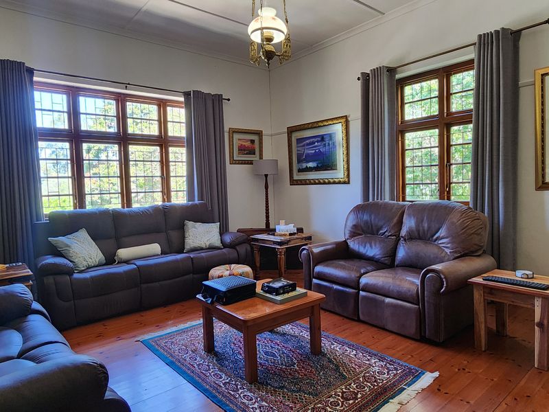 Luxury Family Home with Solar Power, Flatlet & Stunning Mountain Views - Photo 5