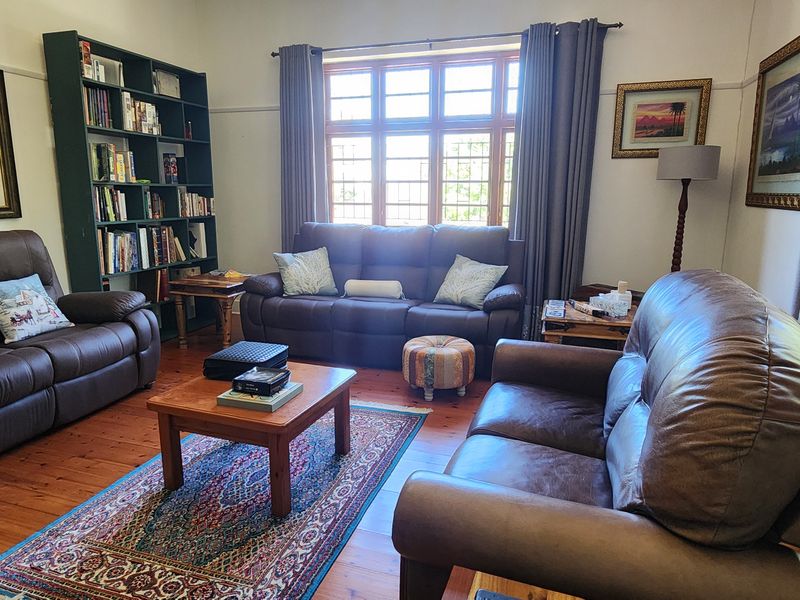 Luxury Family Home with Solar Power, Flatlet & Stunning Mountain Views - Photo 6