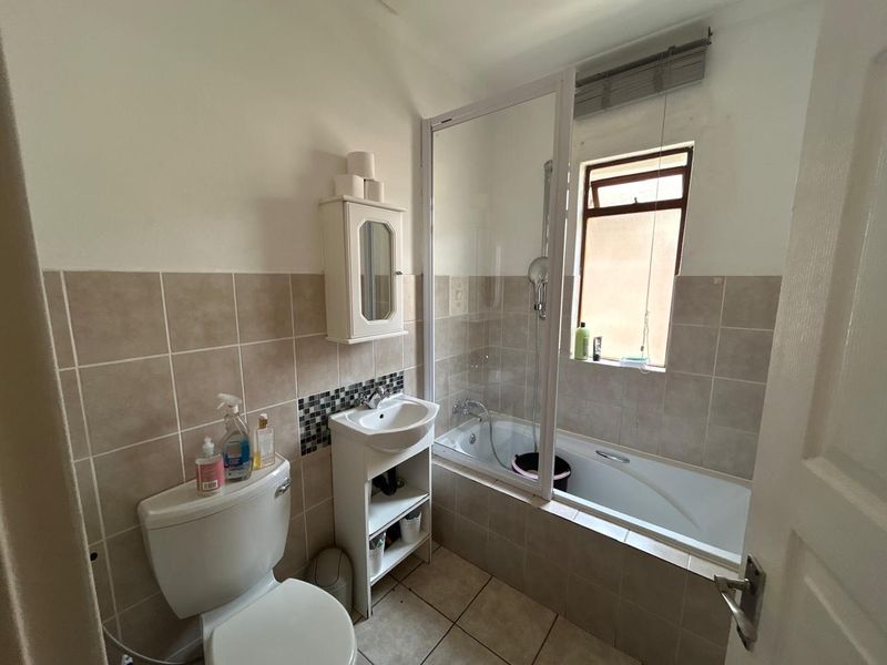 Expansive Family Home with Charming Curb Appeal in a Quiet Cul-de-Sac – R1 900 000 - Photo 9