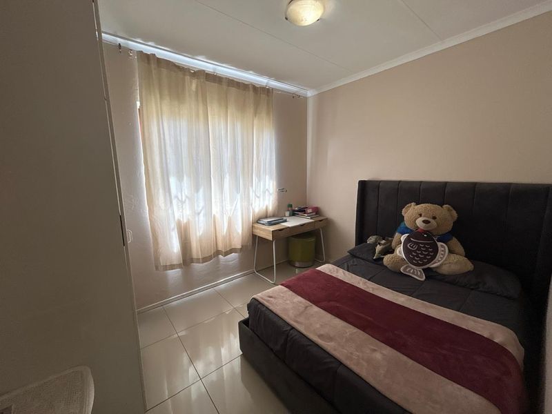 Expansive Family Home with Charming Curb Appeal in a Quiet Cul-de-Sac – R1 900 000 - Photo 8