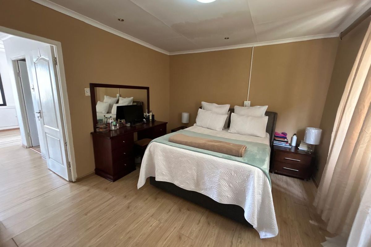 Expansive Family Home with Charming Curb Appeal in a Quiet Cul-de-Sac – R1 900 000 - Photo 5