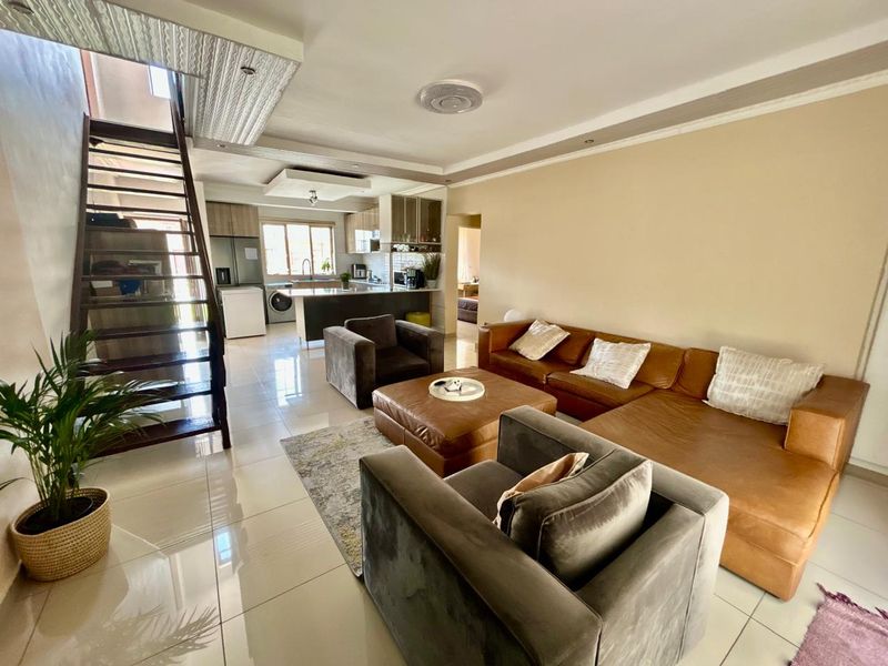 Expansive Family Home with Charming Curb Appeal in a Quiet Cul-de-Sac – R1 900 000 - Photo 3