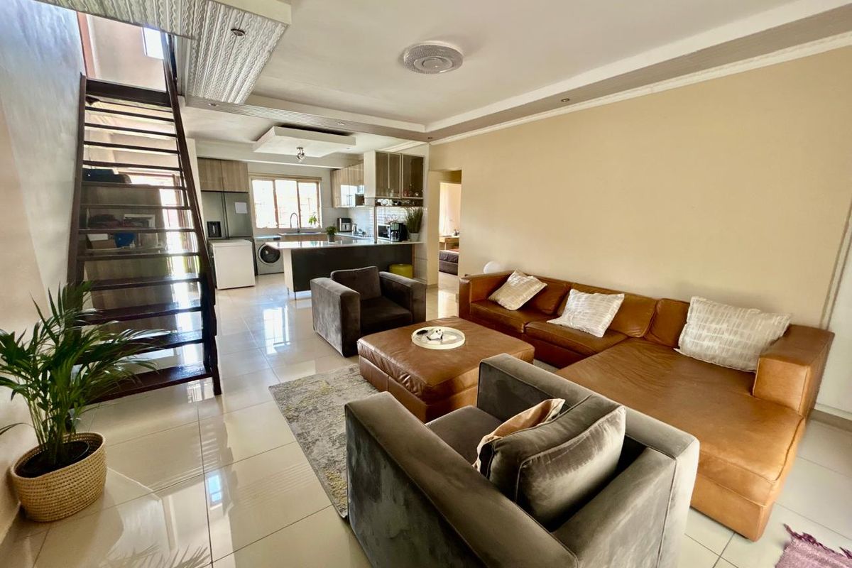 Expansive Family Home with Charming Curb Appeal in a Quiet Cul-de-Sac – R1 900 000 - Photo 3