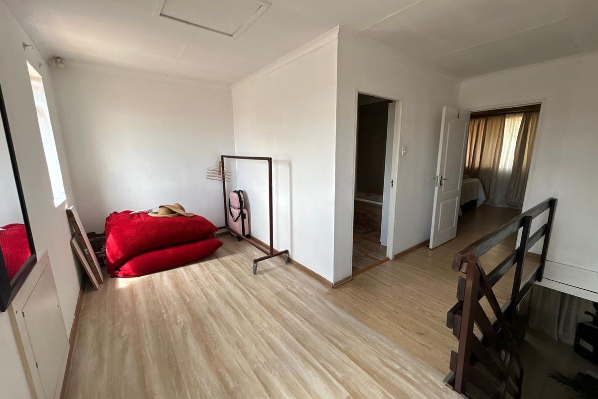 Expansive Family Home with Charming Curb Appeal in a Quiet Cul-de-Sac – R1 900 000 - Photo 4