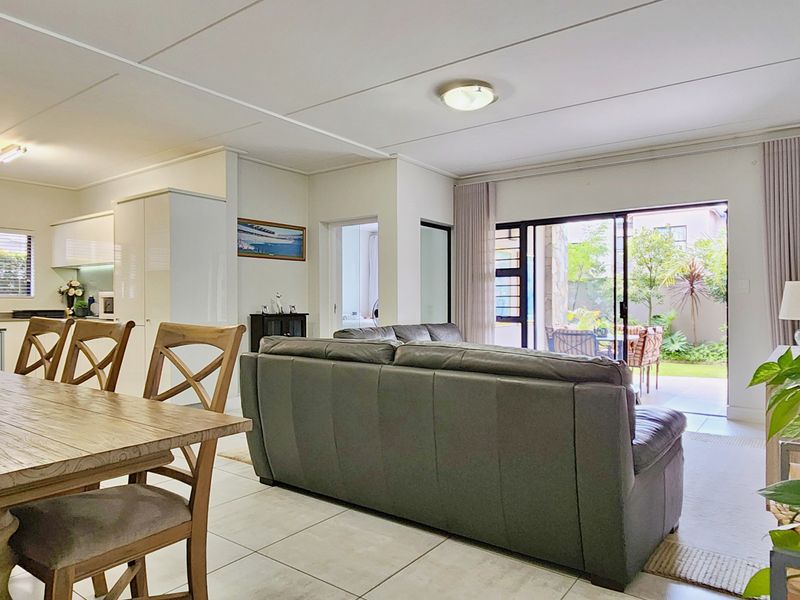 PERFECTLY POSITIONED Waterfall, Polofields ground-floor home offers comfort, style and tranquillity - Photo 2