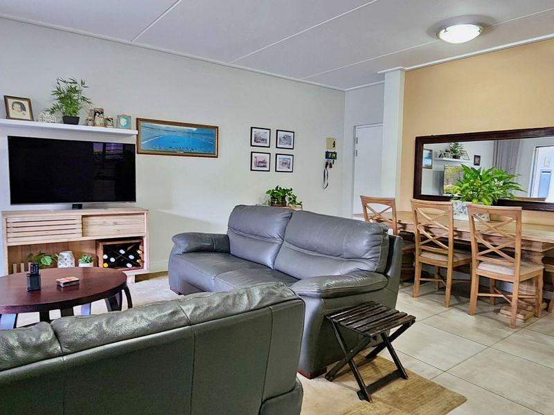 PERFECTLY POSITIONED Waterfall, Polofields ground-floor home offers comfort, style and tranquillity - Photo 3