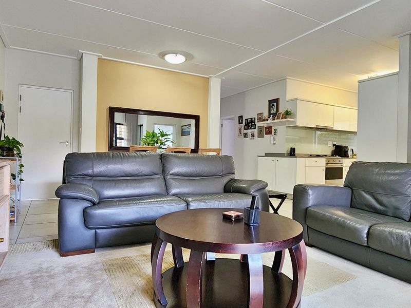 PERFECTLY POSITIONED Waterfall, Polofields ground-floor home offers comfort, style and tranquillity - Photo 5