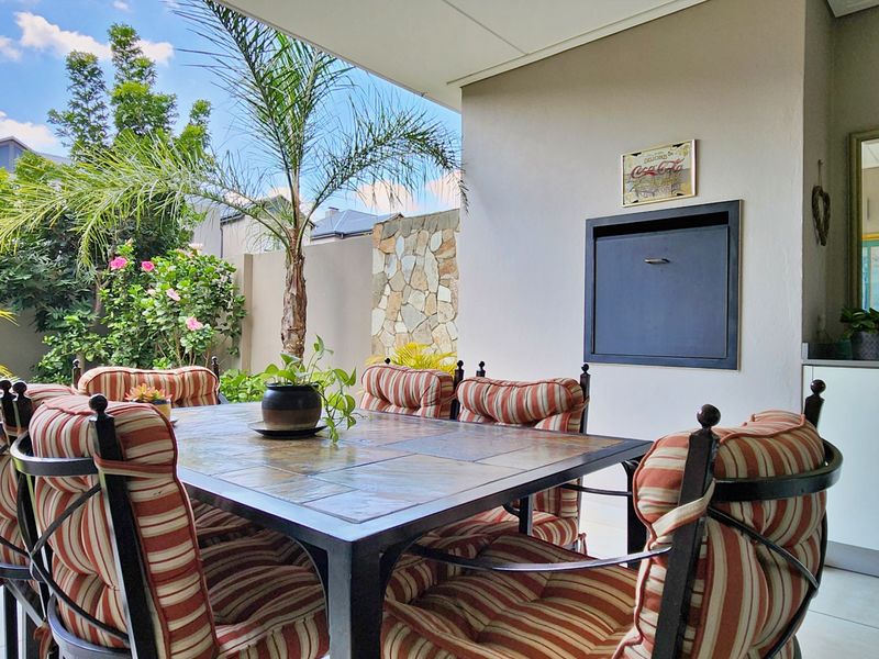 PERFECTLY POSITIONED Waterfall, Polofields ground-floor home offers comfort, style and tranquillity - Photo 6