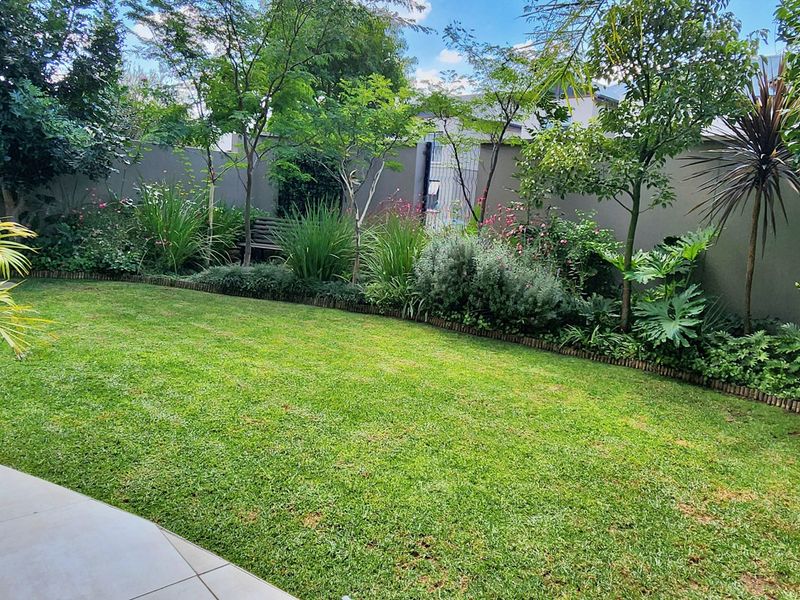 PERFECTLY POSITIONED Waterfall, Polofields ground-floor home offers comfort, style and tranquillity - Photo 2