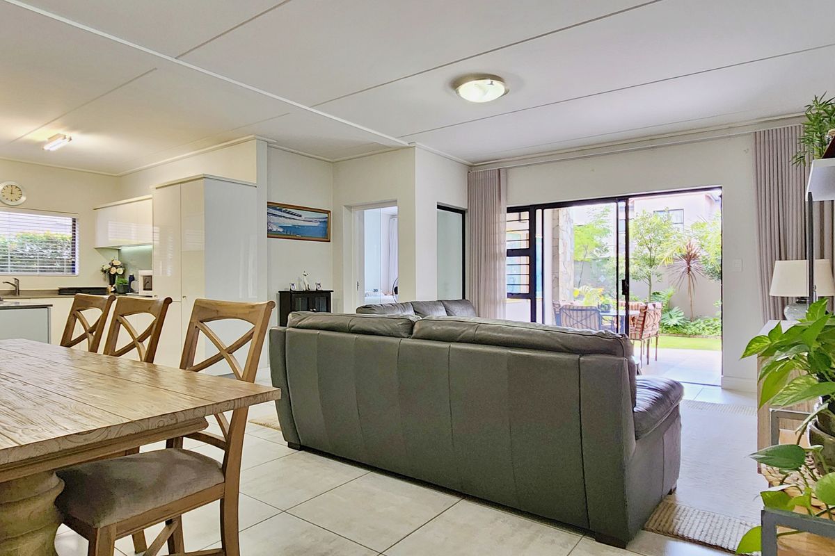 PERFECTLY POSITIONED Waterfall, Polofields ground-floor home offers comfort, style and tranquillity - Photo 3
