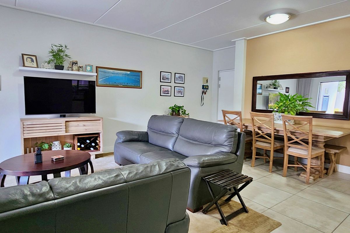 PERFECTLY POSITIONED Waterfall, Polofields ground-floor home offers comfort, style and tranquillity - Photo 4