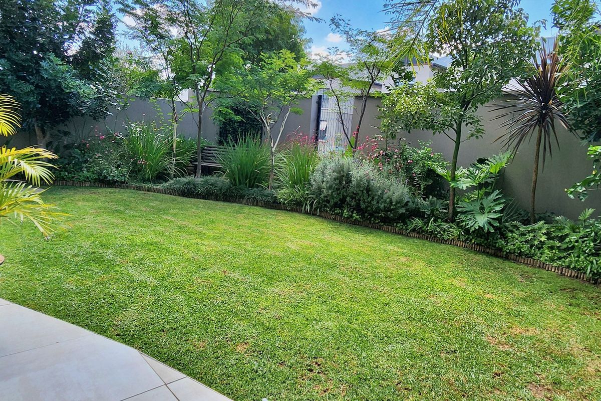 PERFECTLY POSITIONED Waterfall, Polofields ground-floor home offers comfort, style and tranquillity - Photo 2