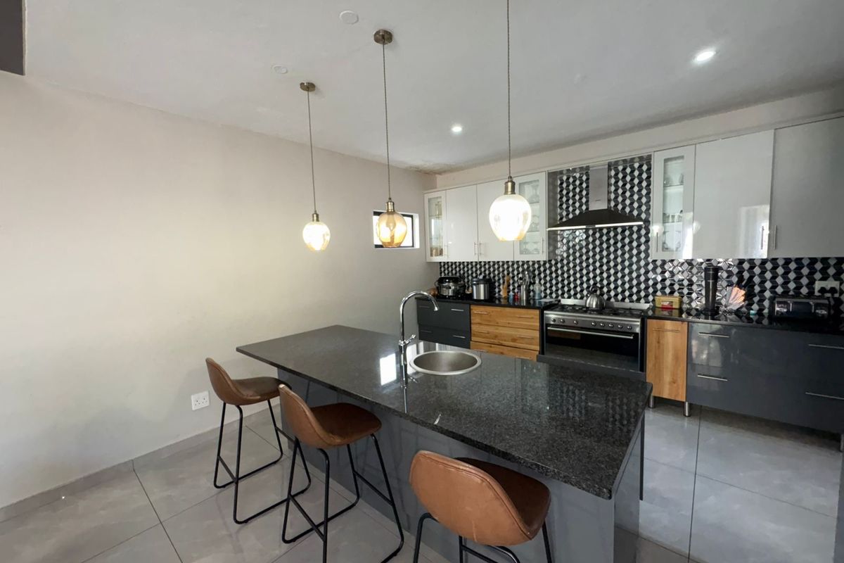 Contemporary Lock-Up-and-Go Duplex in Prime Bo-dorp Location - Photo 2