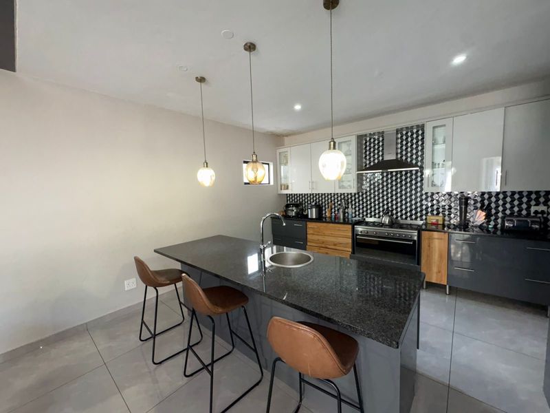 Contemporary Lock-Up-and-Go Duplex in Prime Bo-dorp Location - Photo 2