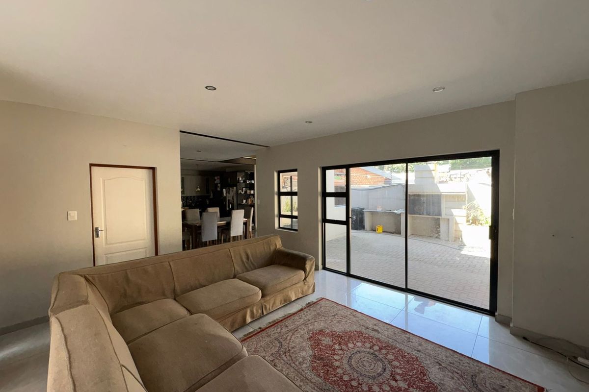 Contemporary Lock-Up-and-Go Duplex in Prime Bo-dorp Location - Photo 5