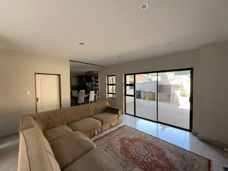 Contemporary Lock-Up-and-Go Duplex in Prime Bo-dorp Location - Photo 5