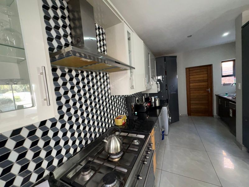 Contemporary Lock-Up-and-Go Duplex in Prime Bo-dorp Location - Photo 3