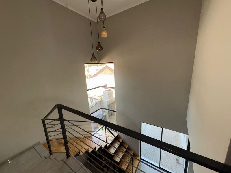 Contemporary Lock-Up-and-Go Duplex in Prime Bo-dorp Location - Photo 8