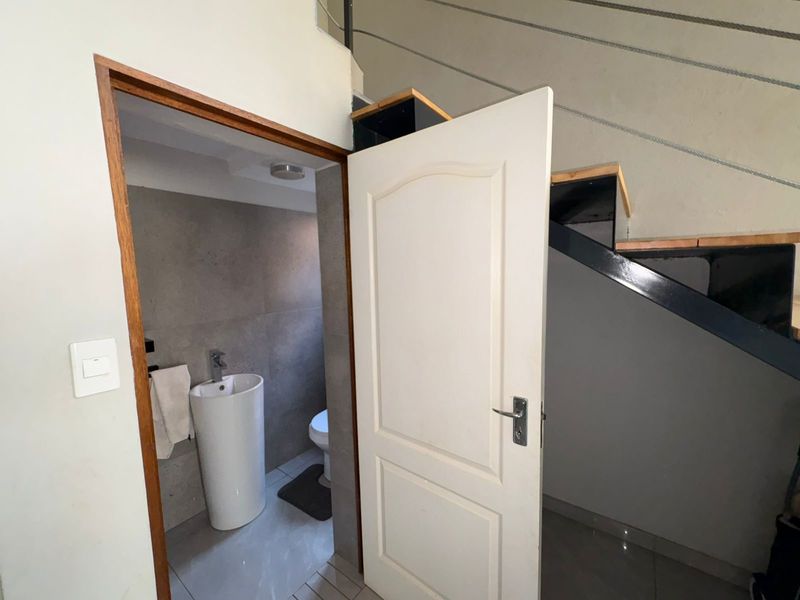 Contemporary Lock-Up-and-Go Duplex in Prime Bo-dorp Location - Photo 7