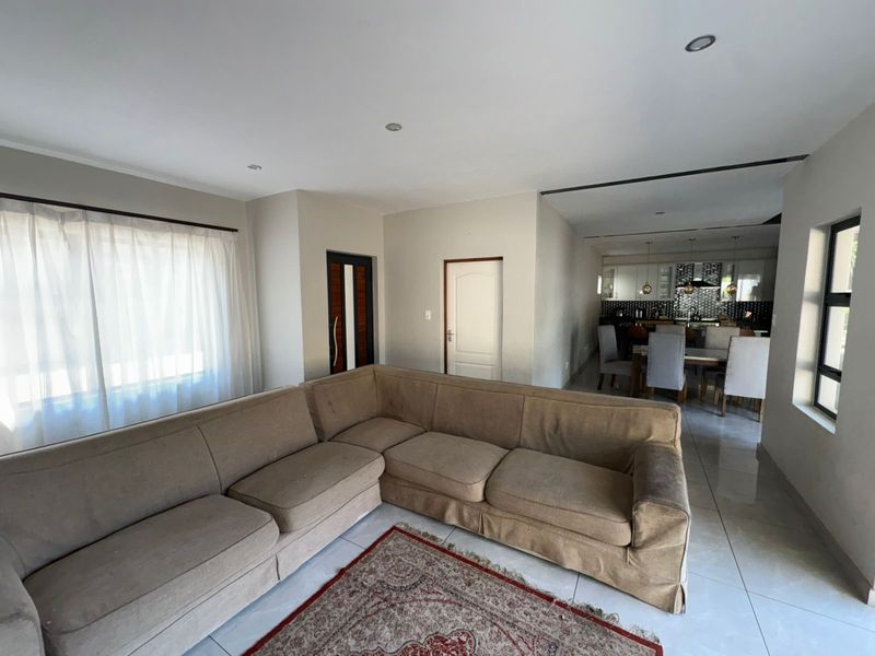 Contemporary Lock-Up-and-Go Duplex in Prime Bo-dorp Location - Photo 6