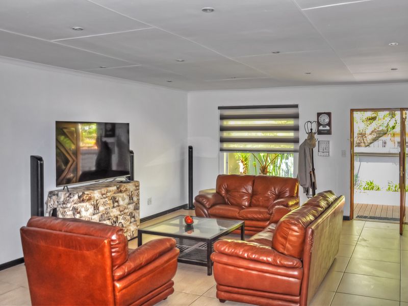 Beautiful modern 4-bedroom home offering stylish, spacious living ideal for family entertaining. - Photo 10