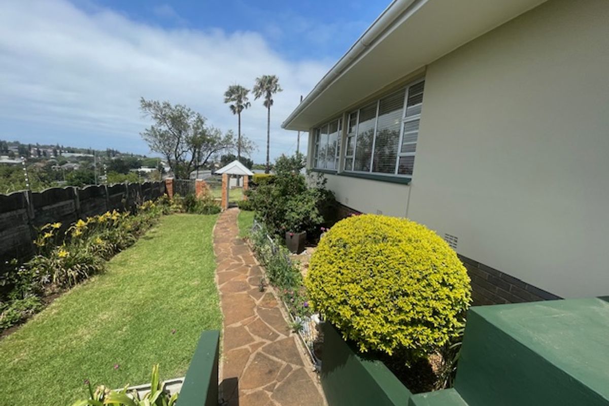 Spacious Family Gem Near Hudson Park! - Photo 3