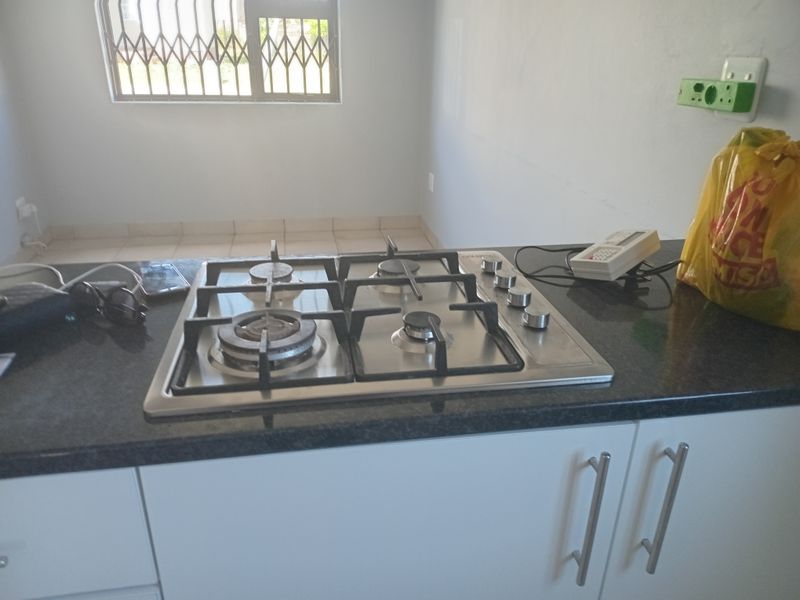 Modern 3-Bedroom Home in Secure Amalinda Estate - Photo 3