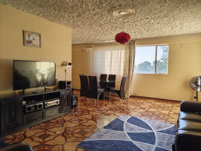 3-Bedroom Apartment in a Secure Complex – Ideal Location in Mid Town - Photo 7