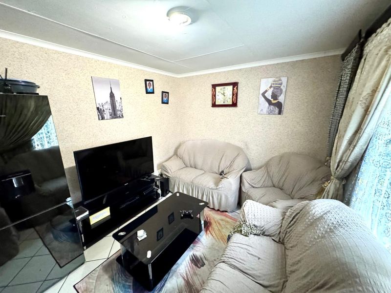 Secure Family Living in a 24-Hour Guarded Complex with Private Garden and  Park Access - Photo 2