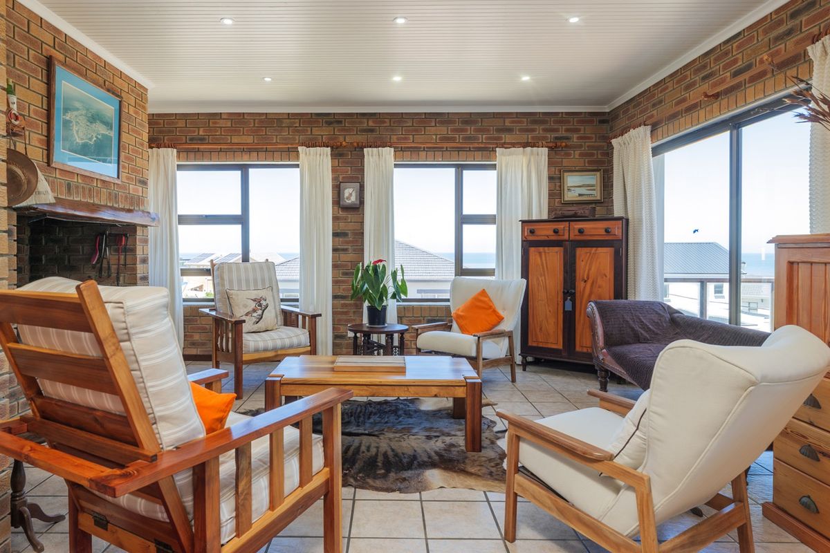 Stunning Home with Sea Views and Indoor Swimming Pool - Photo 5