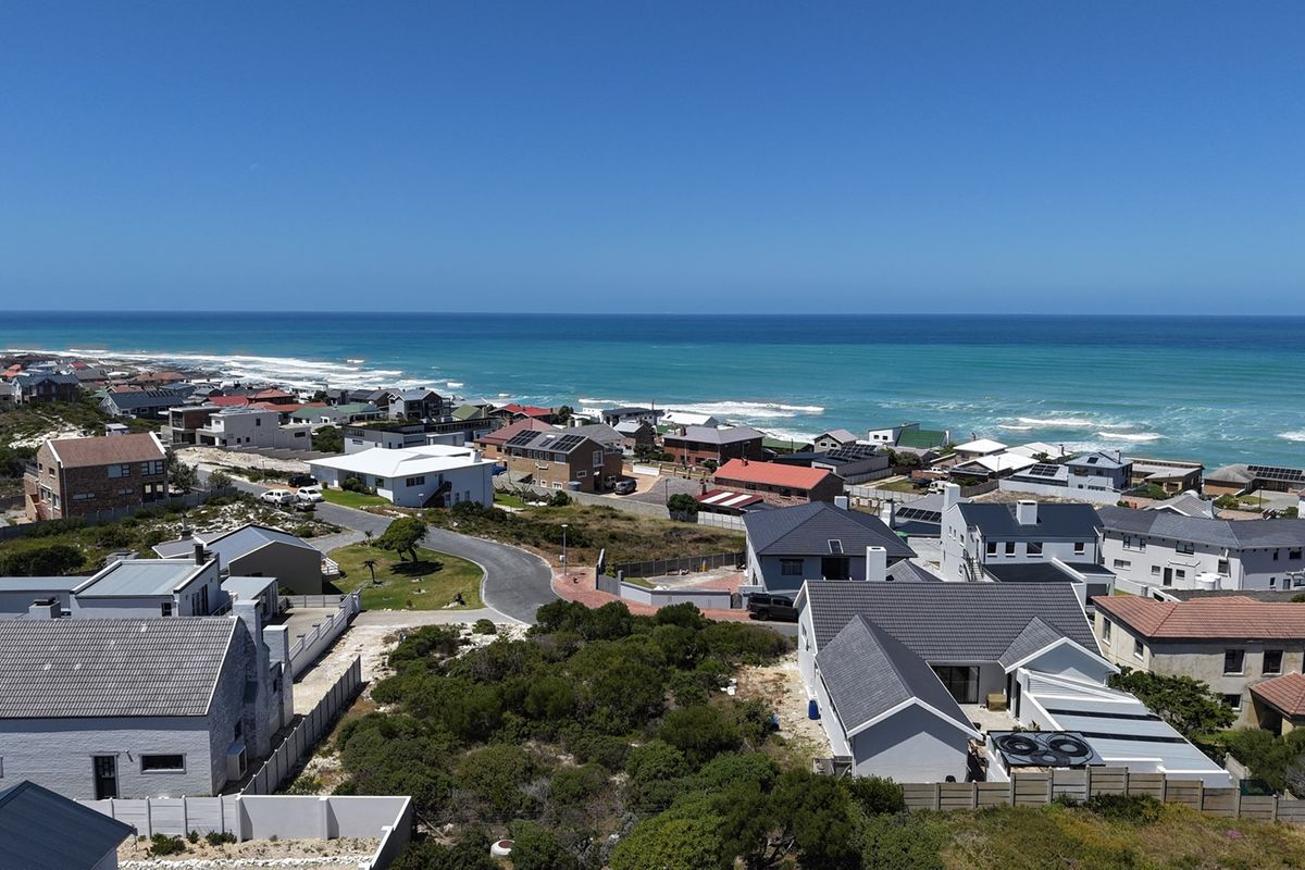 Stunning Home with Sea Views and Indoor Swimming Pool - Photo 3