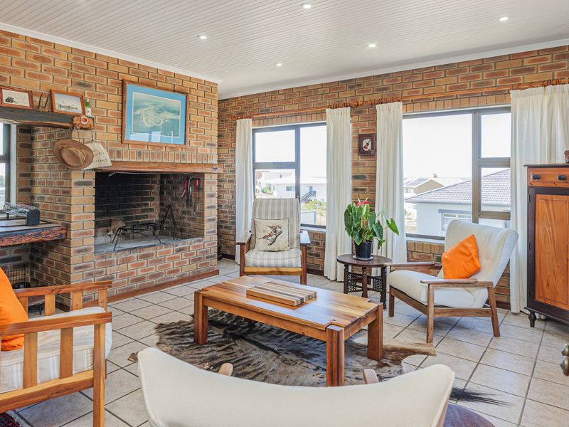 Stunning Home with Sea Views and Indoor Swimming Pool - Photo 4