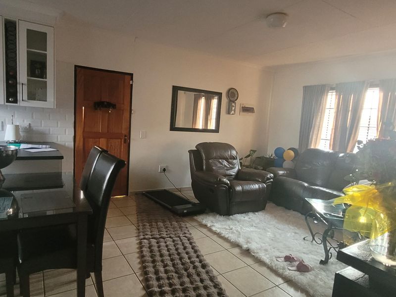 Move-in Ready Corner House! - Photo 8