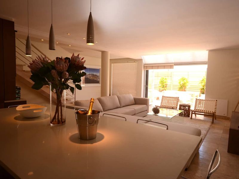 Sunny Filled Spacious Two Bedroom Townhouse - Photo 6