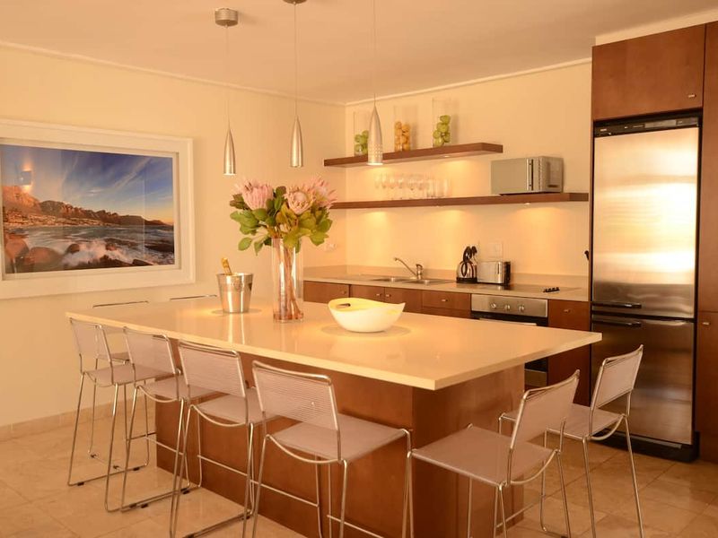 Sunny Filled Spacious Two Bedroom Townhouse - Photo 5