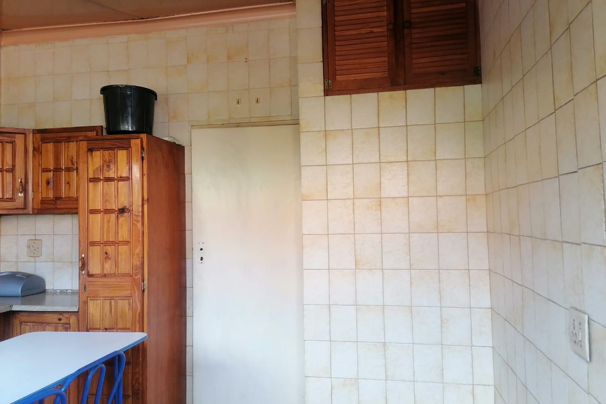 A House to be made a Home - Photo 4