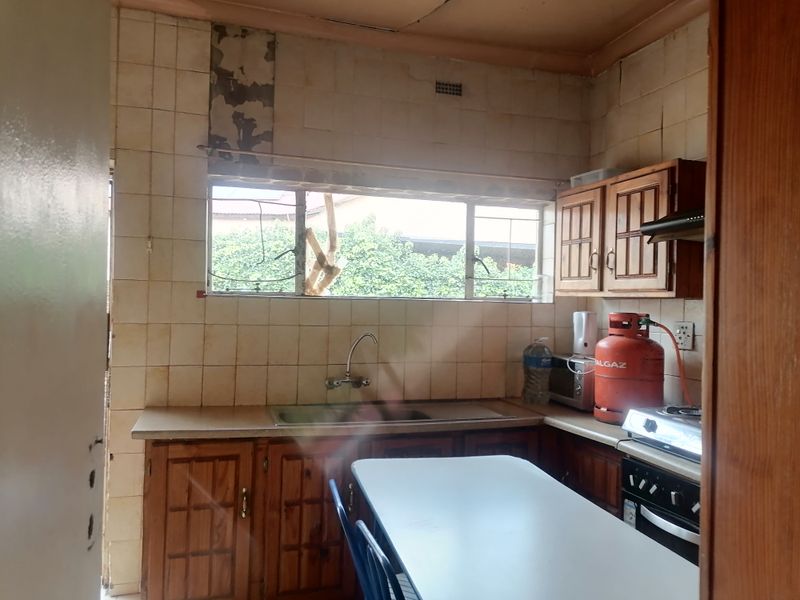 A House to be made a Home - Photo 6