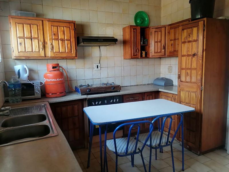 A House to be made a Home - Photo 2