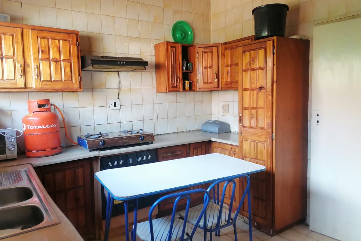 A House to be made a Home - Photo 3