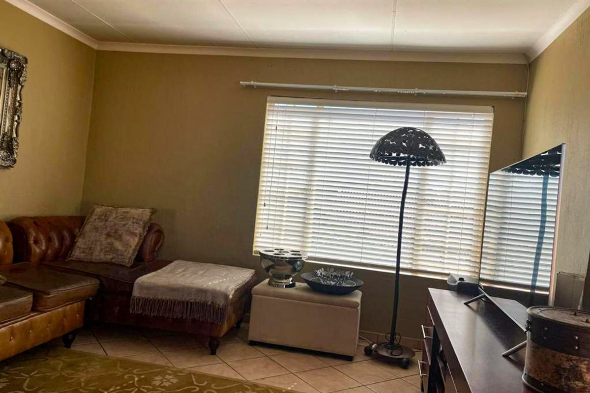 Spacious Two Bedroom Apartment with an entertainment area - Photo 5