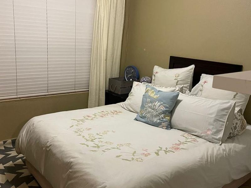 Spacious Two Bedroom Apartment with an entertainment area - Photo 10