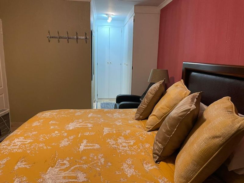 Spacious Two Bedroom Apartment with an entertainment area - Photo 9