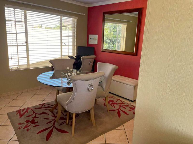 Spacious Two Bedroom Apartment with an entertainment area - Photo 6