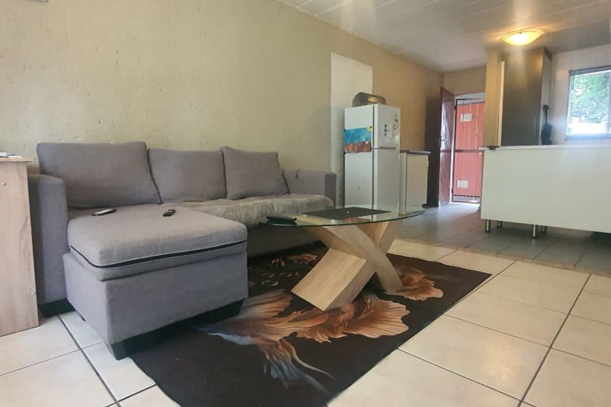 Two bedroom Townhouse with private garden - Photo 2