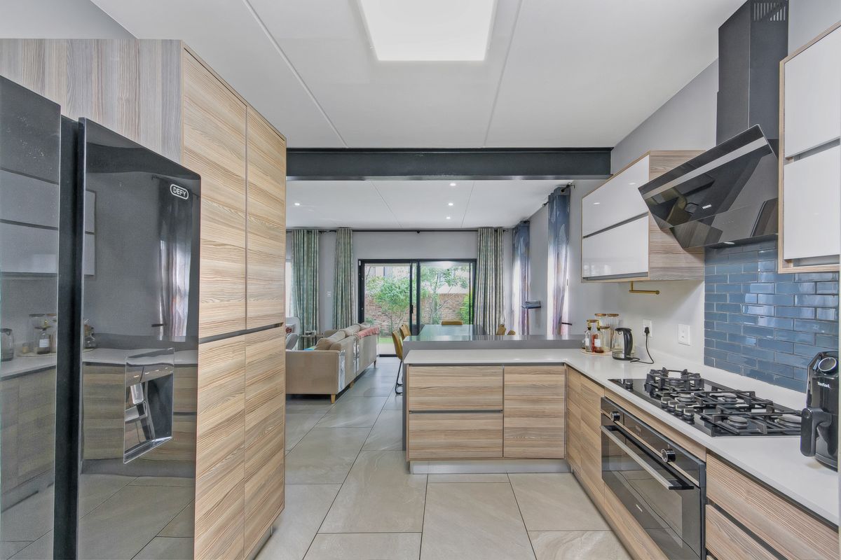 Spotless, Immaculate 3 Bedroom House in The Hutton Estate - Photo 3