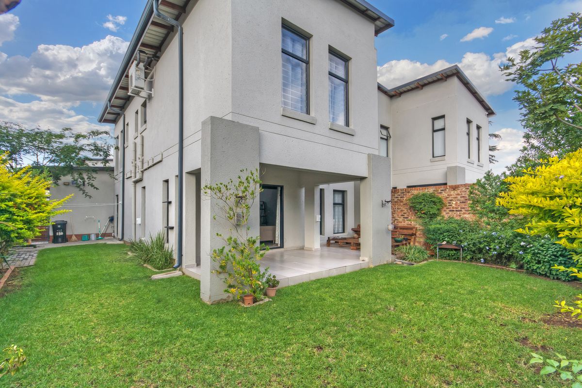 Spotless, Immaculate 3 Bedroom House in The Hutton Estate - Photo 2