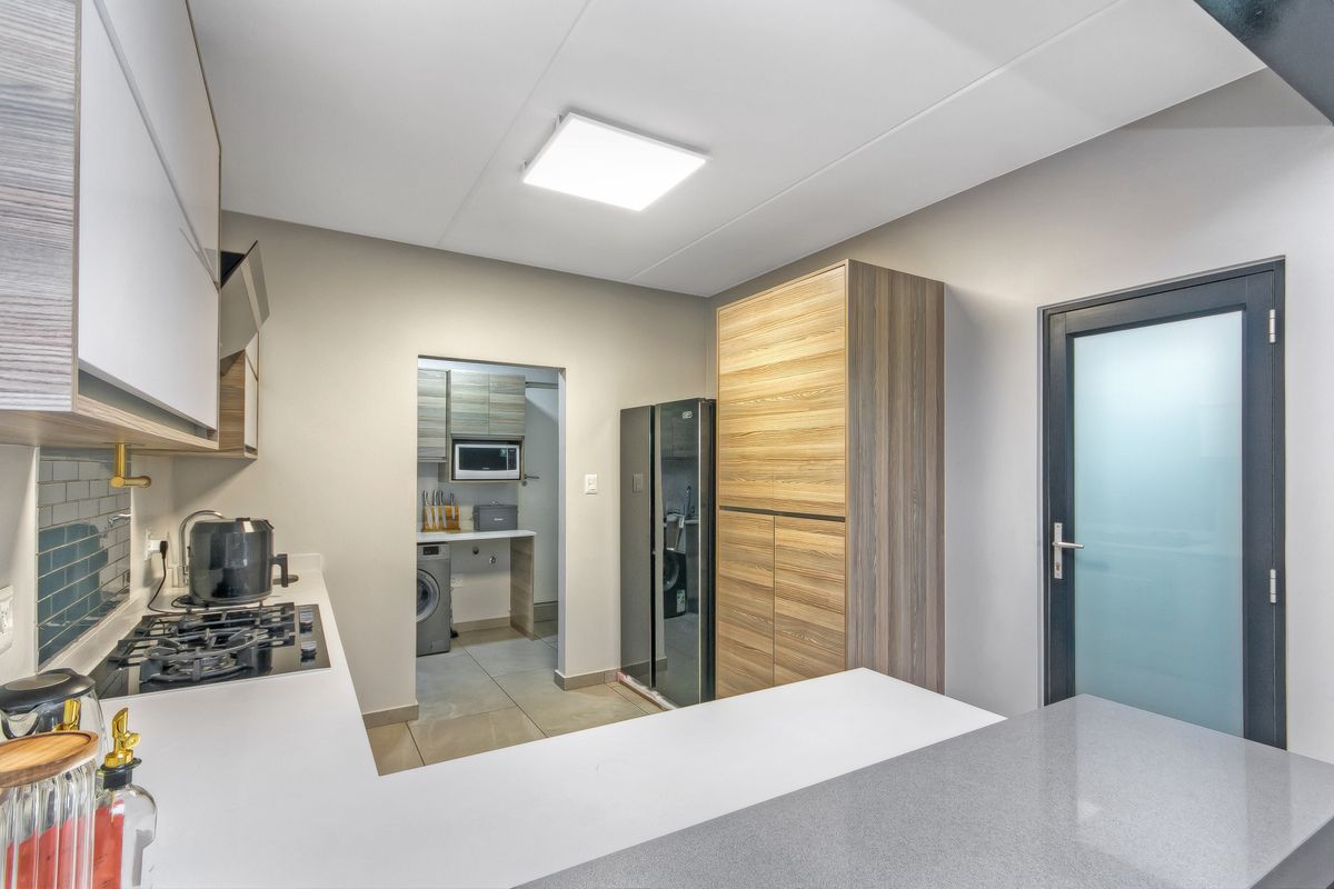 Spotless, Immaculate 3 Bedroom House in The Hutton Estate - Photo 5